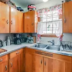 Holiday home 6 Mi To Downtown: 70s-themed In Nashville!