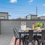 Holiday home The Daylily Rooftop Patio, Steps To Dining *