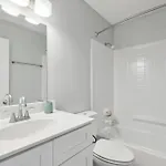 Brentwood U4 I Cozy & Comfy I 2bd I Free Parking *