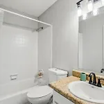 Brentwood U9 I Cozy & Comfy I 2bd I Free Parking Apartment