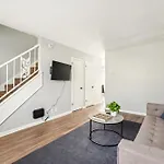 Brentwood U2 I Cozy & Comfy I 2bd I Free Parking Apartment