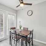 Brentwood U11 I Cozy & Comfy I 2bd I Free Parking Apartment *
