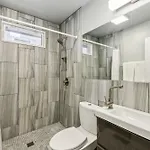 Family Friends And Free Parking Close To Downtown *