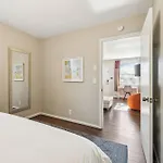Family Friends And Free Parking Close To Downtown Holiday home *