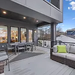 New Modern Multi-Level Home Pooltable & Rooftop