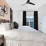 The Daylily & The Aster - Two Four Bedroom Homes Holiday home Nashville