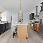 The Daylily & The Aster - Two Four Bedroom Homes Holiday home *