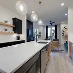 The Daylily & The Aster - Two Four Bedroom Homes Holiday home Nashville