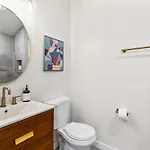 Mid-century Modern Near Restaurants, Coffee And Bars Holiday home Nashville