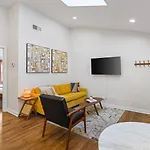 Holiday home Mid-century Modern Near Restaurants, Coffee And Bars *