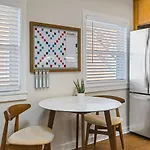 Holiday home Mid-century Modern Near Restaurants, Coffee And Bars