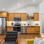 Holiday home Mid-century Modern Near Restaurants, Coffee And Bars Nashville