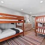 Holiday home Chic And Cozy - Walk To Bars, Coffee, And Restaurants Nashville