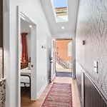 Holiday home Chic And Cozy - Walk To Bars, Coffee, And Restaurants *