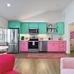 Barbie Dream - Near Restaurants, Coffee And Bar *