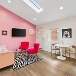 Barbie Dream - Near Restaurants, Coffee And Bar
