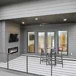 Sleek Multi-Level Stay Rooftop Views & Pool Table
