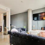 Holiday home 5m217 Longterm Just Across The River From Downtown *