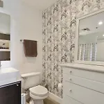 5m307- Elegant With Rooftop Deck Holiday home