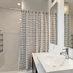 5m307- Elegant With Rooftop Deck Holiday home *