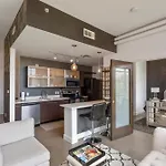 Holiday home 5m307- Elegant With Rooftop Deck *