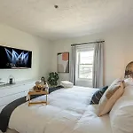 - 1808 State St #208 Holiday home *