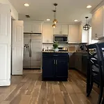Nashville Lakeside Home With Hot Tub