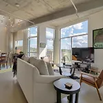 2-Story Loft With Views