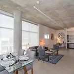 5M636- City Views With Floor To Ceiling Windows