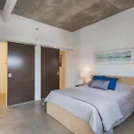 5m636- Views With Floor To Ceiling Windows Nashville