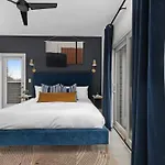 The Trillium & The Iris - 2 Homes 6 Bedrooms Holiday home