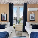 The Trillium & The Iris - 2 Homes 6 Bedrooms Holiday home *