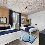 The Trillium & The Iris - 2 Homes 6 Bedrooms *