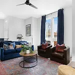 The Trillium & The Iris - 2 Homes 6 Bedrooms
