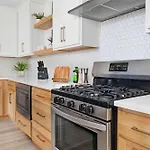 The Trillium & The Iris - 2 Homes 6 Bedrooms Nashville