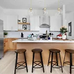 The Trillium & The Iris - 2 Homes 6 Bedrooms Holiday home *