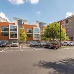 5m106- Spacious Chic 1br East Loft