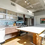 5m106- Spacious Chic 1br East Loft