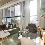 5m106- Spacious Chic 1br East Loft