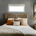 5M332- Sleek And Spacious Condo In East