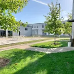 Modern Townhome 2 Miles South Of Downtown And Broadway Ave