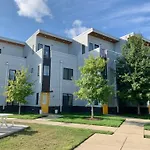 Modern Townhome 2 Miles South Of Downtown And Broadway Ave