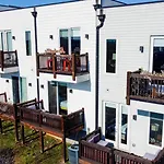 14 At 64 Fern Ave Hbr