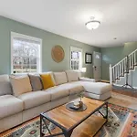 Holiday home Big Cozy House 3 Mi To Downtown With Outdoor Fire Pit