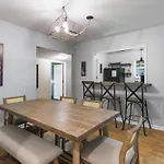 Big Cozy House 3 Mi To Downtown With Outdoor Fire Pit Holiday home Nashville