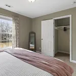 Big Cozy House 3 Mi To Downtown With Outdoor Fire Pit *