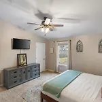 Holiday home Big Cozy House 3 Mi To Downtown With Outdoor Fire Pit *