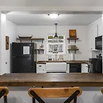 Holiday home Big Cozy House 3 Mi To Downtown With Outdoor Fire Pit