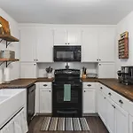 Holiday home Big Cozy House 3 Mi To Downtown With Outdoor Fire Pit *