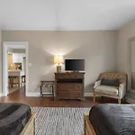 On Famous Music Row - Pool, Parking, Walk To Bars Holiday home Nashville